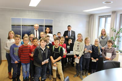 Bild vergrern: Steinberger Grundschule besucht Rathaus