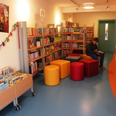 Bild vergrößern: Bücherei Steinberg am See Kinderbuchabteilung