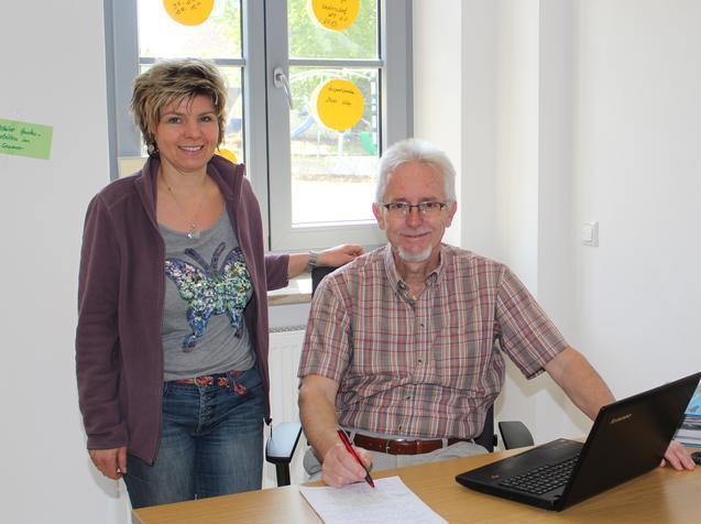 Bild vergrößern: Elke Meier und Artur Gut von der Nachbarschaftshilfe Wackersdorf e. V.